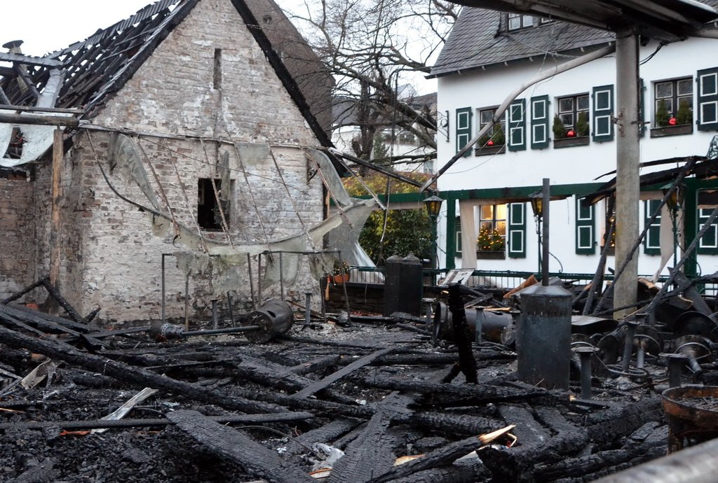 Feuer 3 Zum Treppchen Koeln Rodenkirchen Kirchstr Steinstr P238.JPG - Miklos Laubert